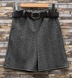 Bermuda gris avec ceinture et doublure polaire douce_