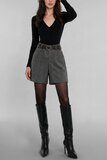 Bermuda gris avec ceinture et doublure polaire douce_