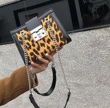 Schoudertas met leopard print.Zwart-geel._