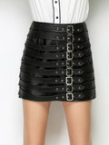 Trendy zwarte leather look rok met gespen._