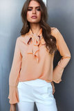 Trendy blouse in crêpe._