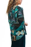 Blouse met abstracte kleuren._