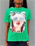 T shirt fashion lady met zonnebril_