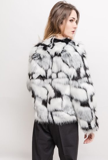 Fashion witte jas in fake fur.