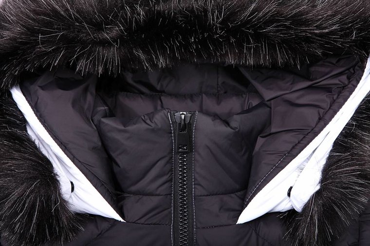 Stylish wit/zwarte gewateerde jas.