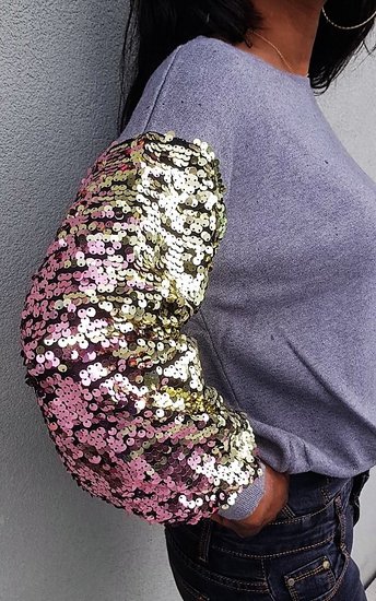 Fashion grijze trui met sequins.