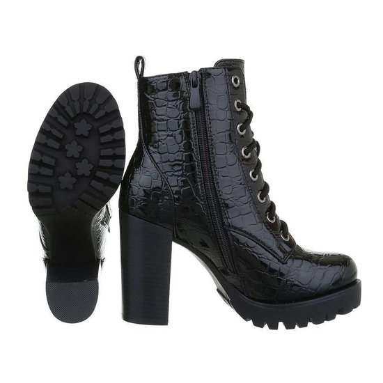 Bottines noires imprimées croco Kaisha .