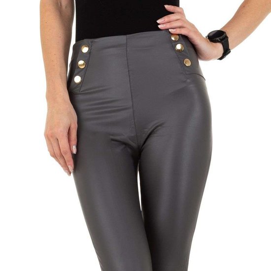 Grijze leather look legging met sierknoppen.SOLD OUT