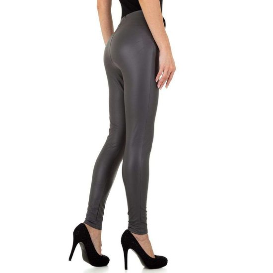 Grijze leather look legging met sierknoppen.SOLD OUT