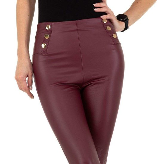 Bordeaux leather look legging met sierknoppen.SOLD OUT