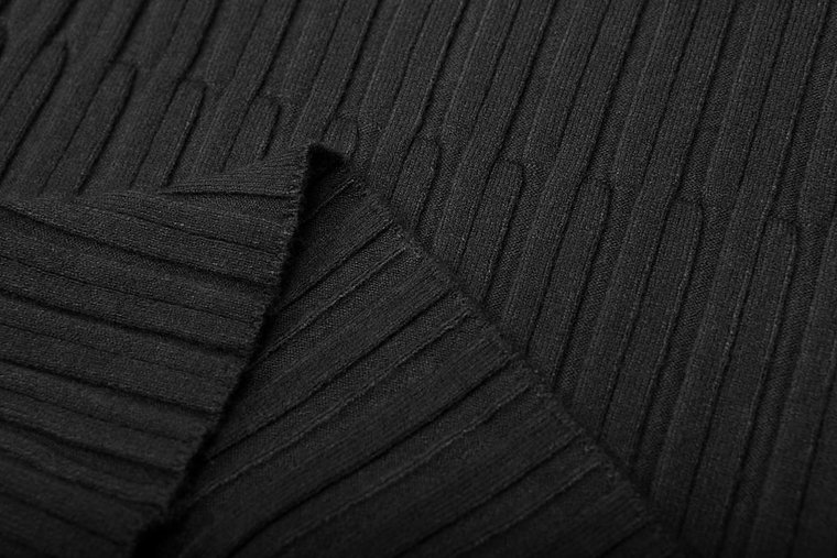 Zwarte basic pullover in maille.