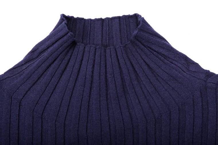 Blauwe basic pullover in maille.