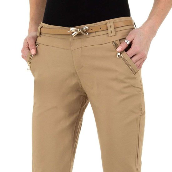 Trendy beige chino broek.