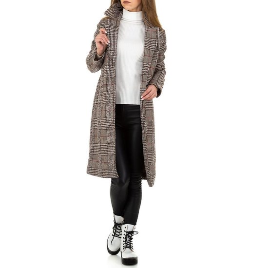 Beige geruite jas.