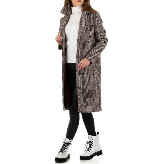 Beige geruite jas.