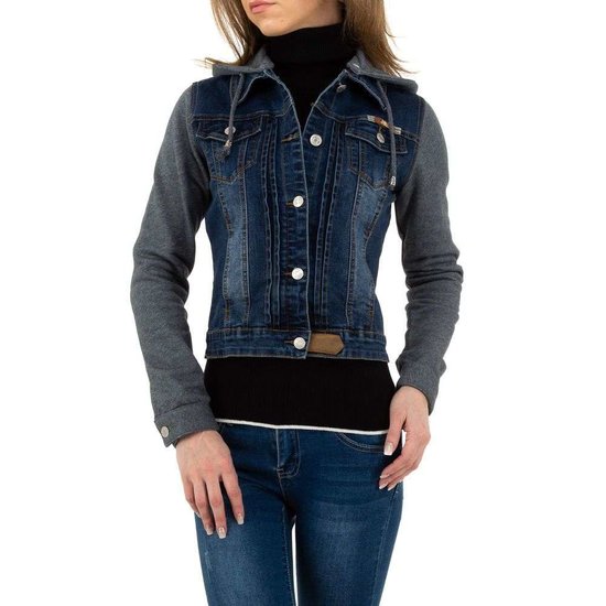 Trendy jeans jacket met lange grijze mouwen.model 1