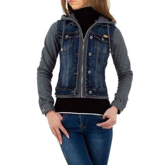 Trendy jeans jacket met lange grijze mouwen.model 2