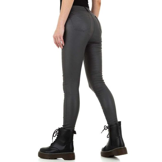 Grijze leatherlook broek met hoge taille.