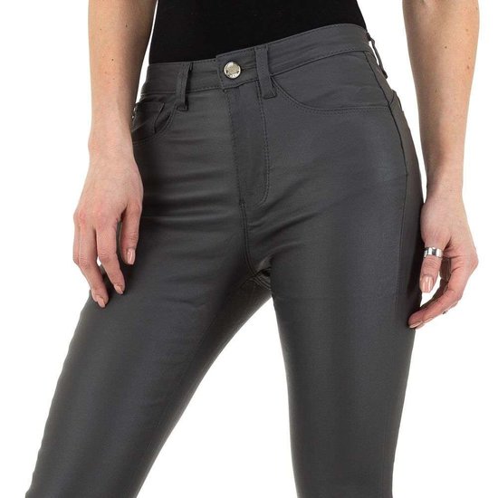 Grijze leatherlook broek met hoge taille.