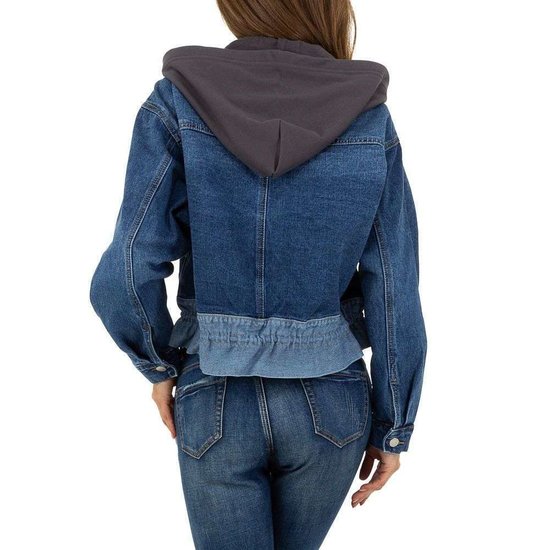 Trendy oversized jeans jacket.Model 3  