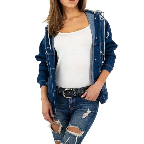 Hippe destroyed jeans jacket.