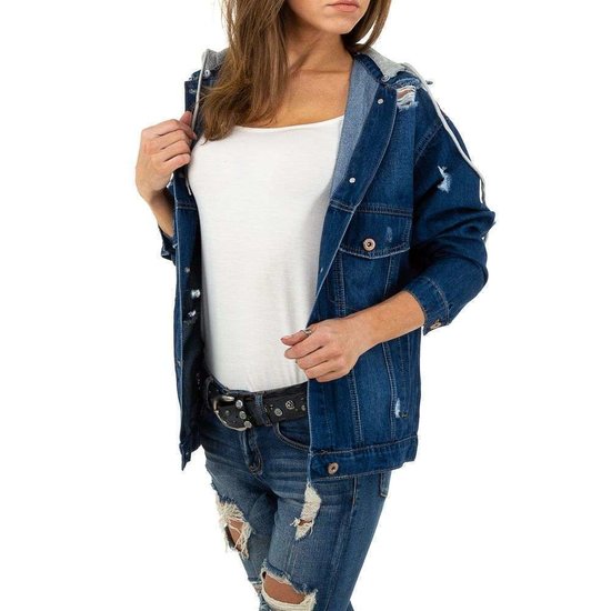 Hippe destroyed jeans jacket.