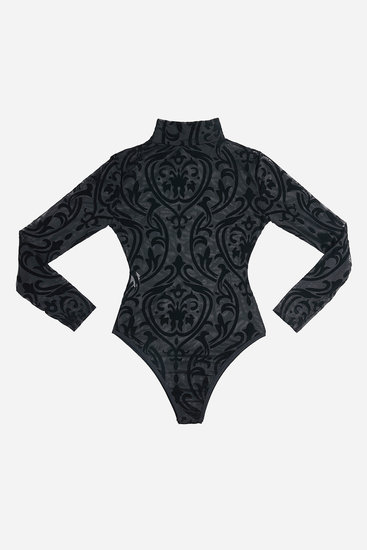 Zwarte bodytop met Maori tekens.