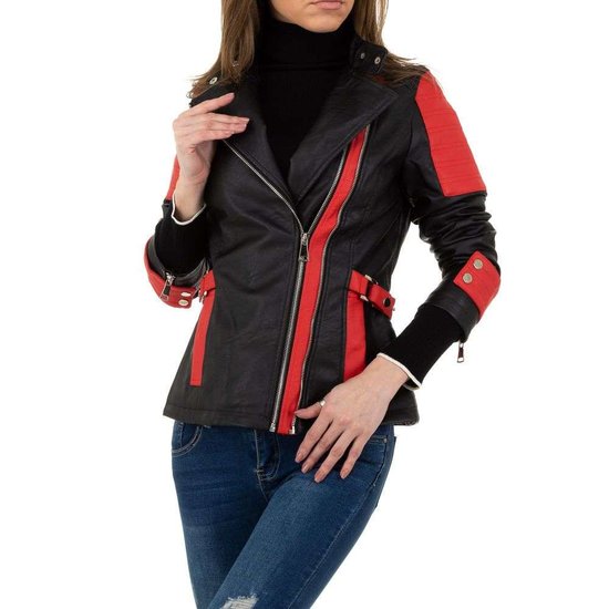 Trendy zwarte leatherlook biker jacket.