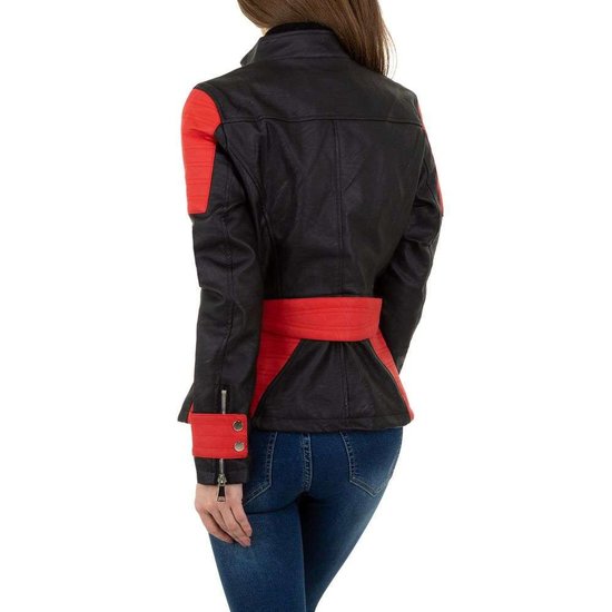 Trendy zwarte leatherlook biker jacket.