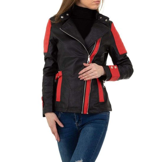 Trendy zwarte leatherlook biker jacket.