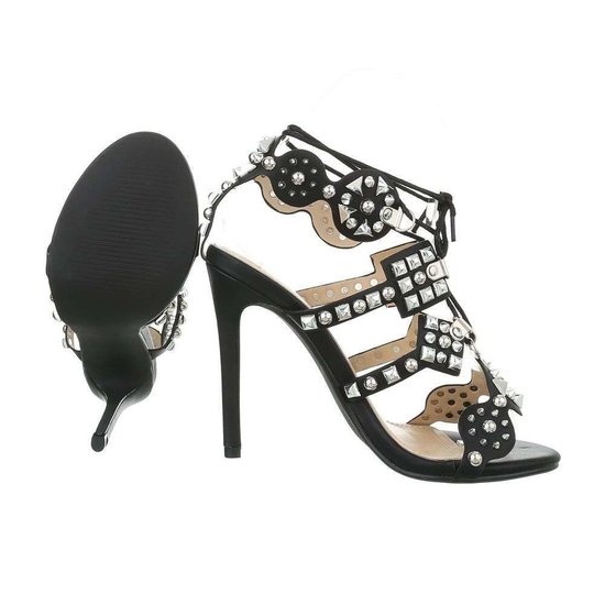 Miah sandales noires hauts talons. 
