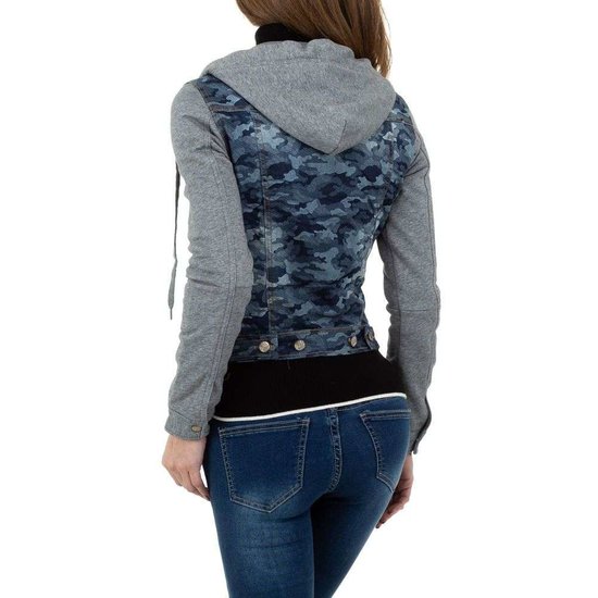 Trendy korte blauwe camou jeans jacket.