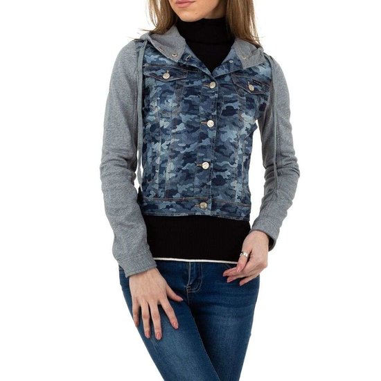 Trendy korte blauwe camou jeans jacket.