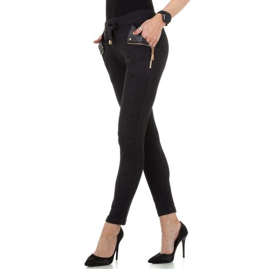 Fashion zwarte broek met detail.SOLD OUT