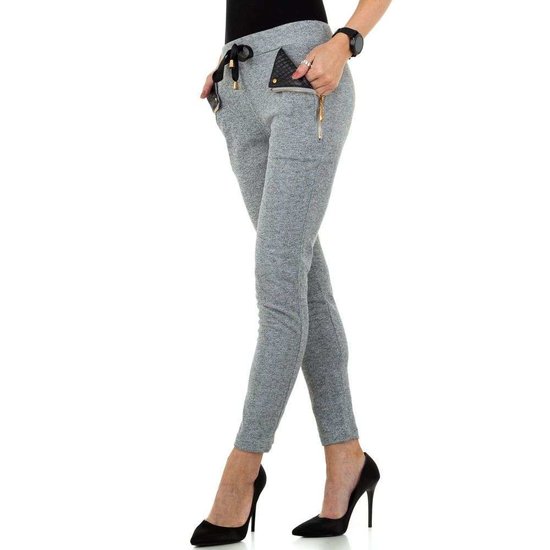 Fashion licht grijze broek met detail.