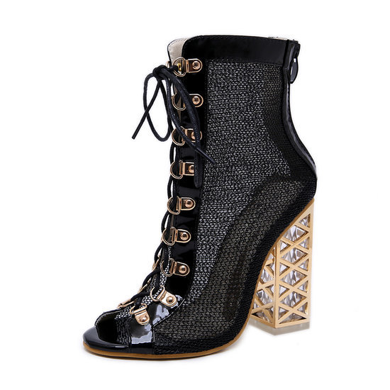 Zoe zwarte boot/sandaal met open toe.