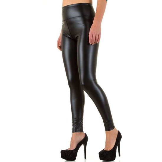 Zwarte leatherlook legging.