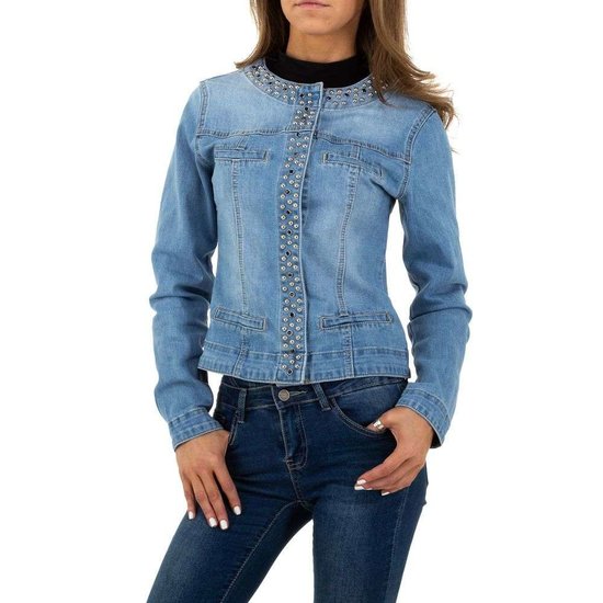 Korte jeans jacket met studs.