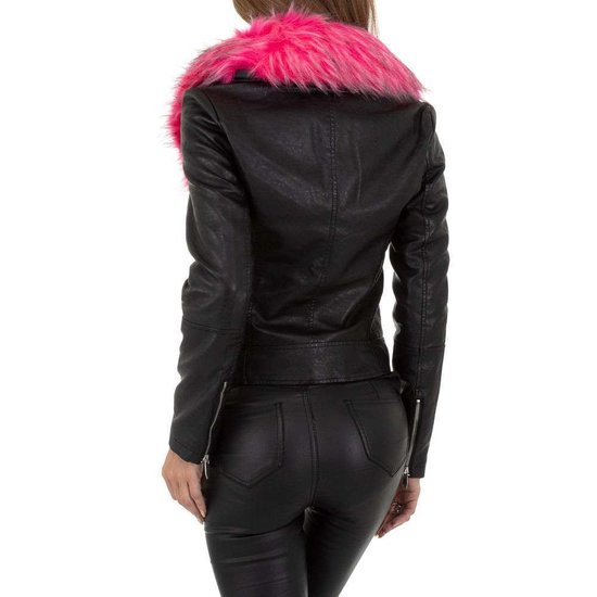 Fashion zwarte leatherlook jacket met roze pels.