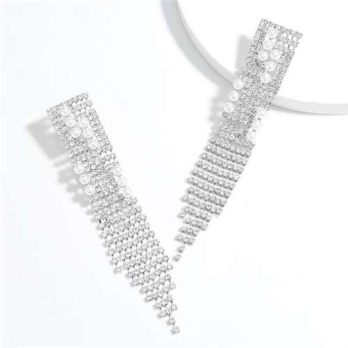 Fashion zilveren oorbellen in tassel design.