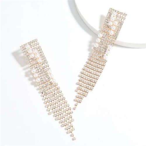 Fashion gouden oorbellen in tassel design.