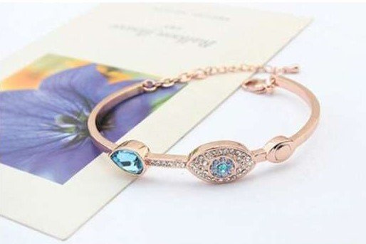 Elegante rose gouden armband met blauw motief.