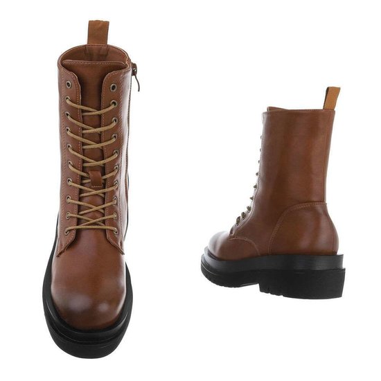 Trendy camel boot Nana.