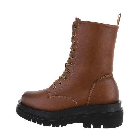 Trendy camel boot Nana.