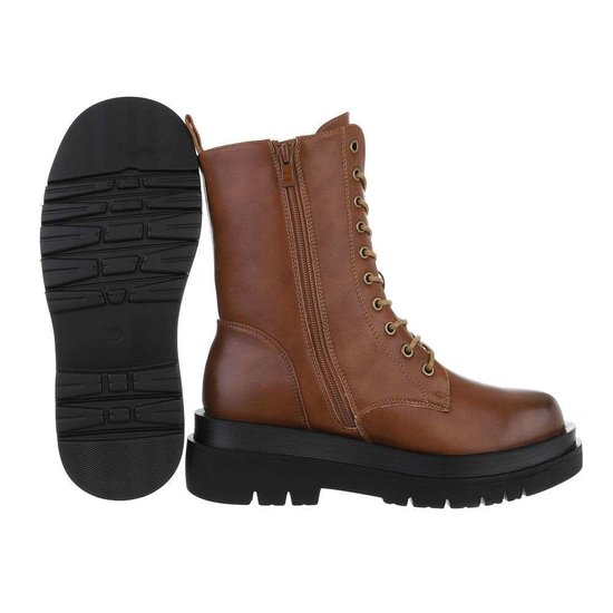 Trendy camel boot Nana.
