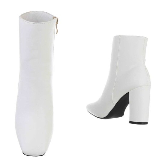 Classy witte enkellaarsje Maribella.