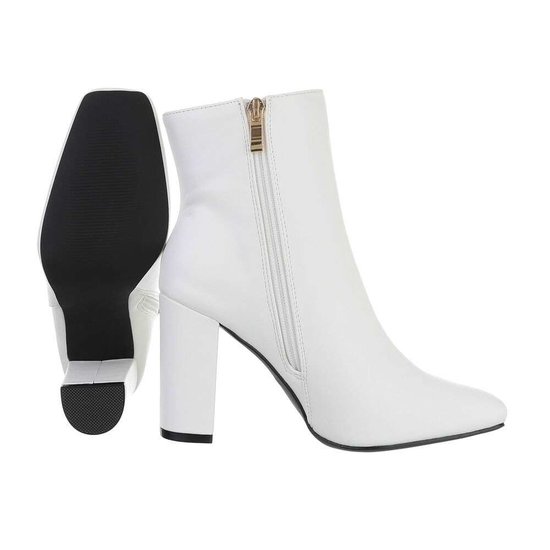 Classy witte enkellaarsje Maribella.