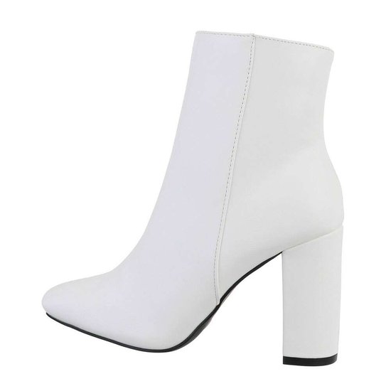 Classy witte enkellaarsje Maribella.