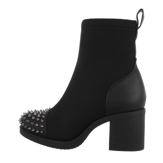 Bottines noires Shakira.