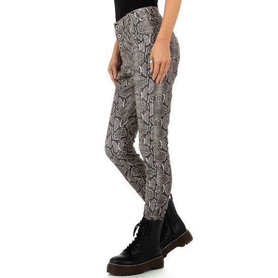 Trendy grijze boyfriend broek in snakeprint.